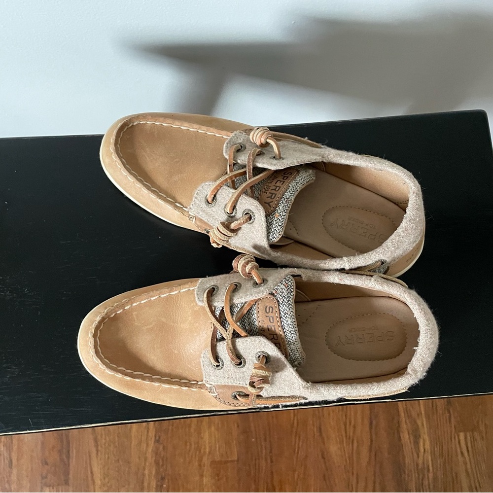 Women’s sperry shoes